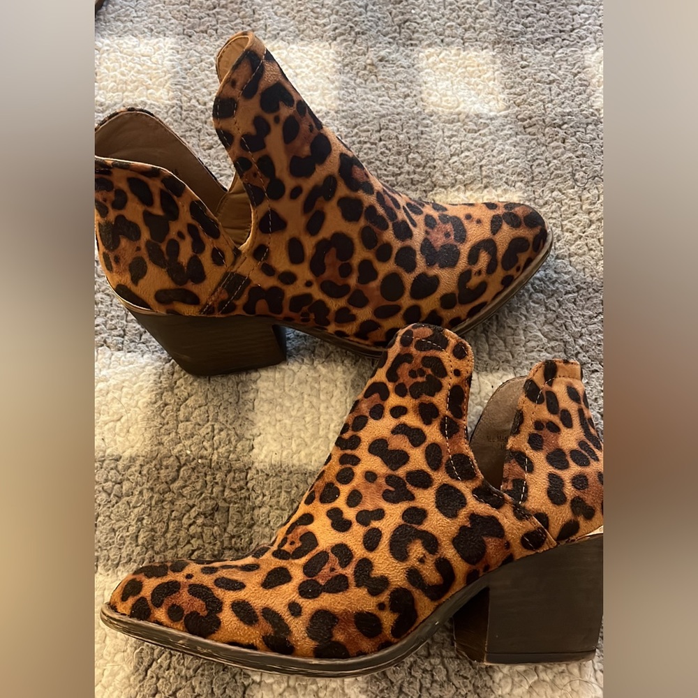 Leopard booties size 7.5